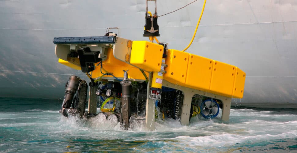 Remotely operated underwater vehicle (ROV)
